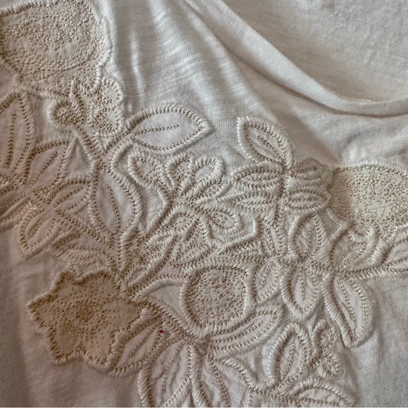 XL JCrew scoop neck white 3/4 length sleeve shirt with floral detail - Picture 2 of 6